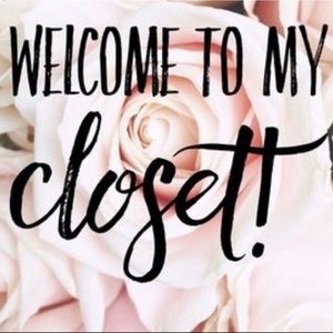 Welcome to my closest ❤️ Happy Poshing 👜